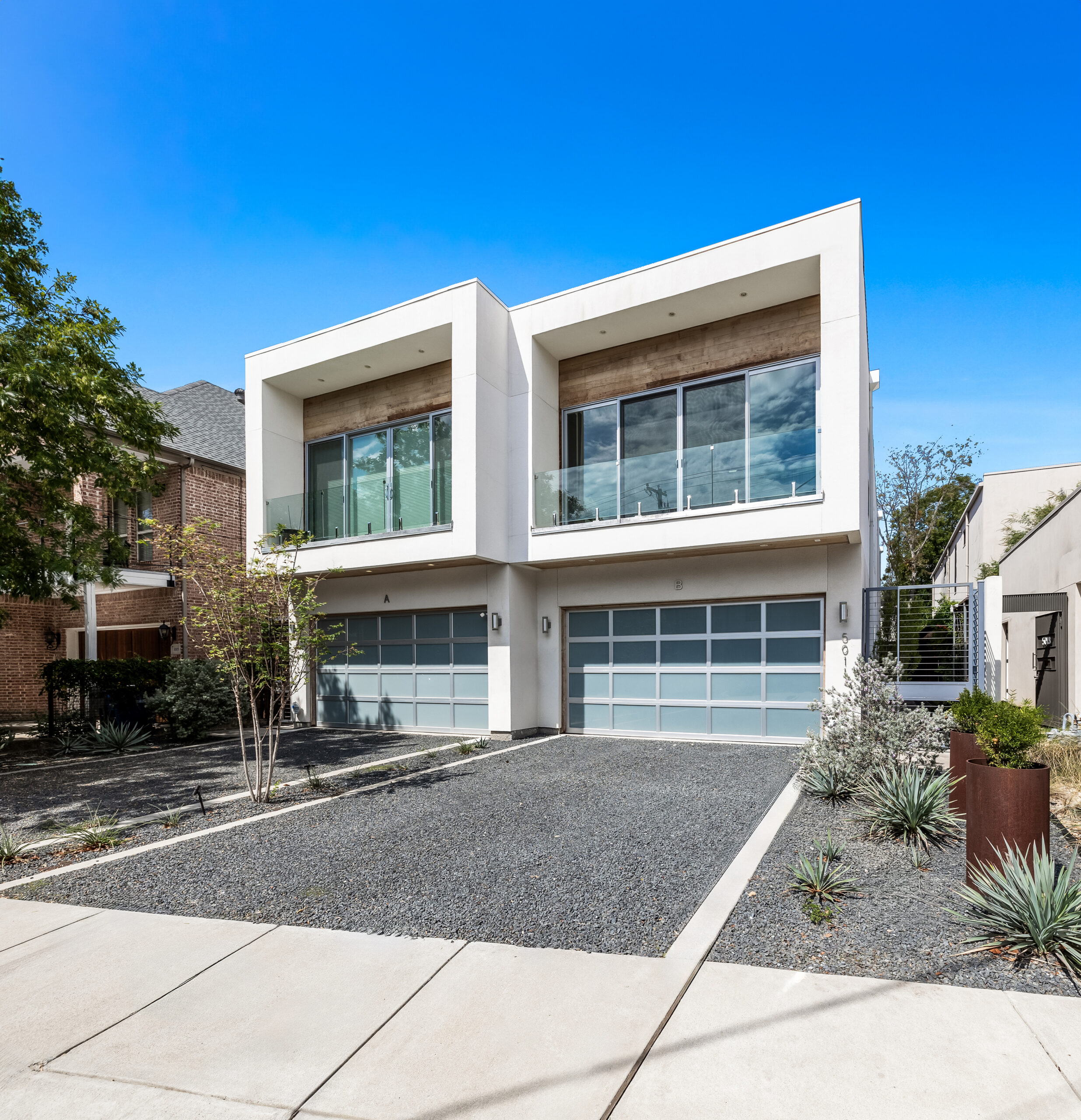 5011 Mission Ave #B